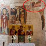 �La Madonna del Segno di San Martino rappresenta una rara testimonianza della pittura tardo-medievale barese. Va sottolineato come di quel periodo ci restino soltanto frammentarie decorazioni nell�abside della Basilica di San Nicola... 